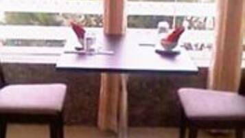 Breakfast, lunch, dinner served; international cuisine, alfresco dining