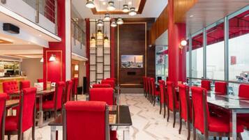 Se sirven desayunos, almuerzos y cenas