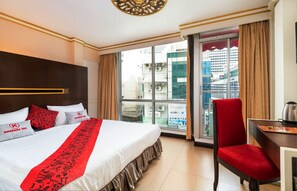 Phòng đôi Deluxe | Két bảo mật tại phòng, bàn, phòng cách âm 