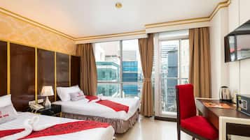 Deluxe Twin Room | In-room safe, desk, soundproofing, free WiFi