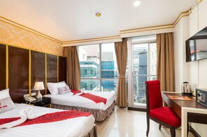 Habitación Deluxe con 2 camas individuales | Caja de seguridad en la habitación, escritorio y insonorización