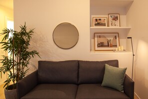 LED TV - Apartment in Chamberi (Madrid)
