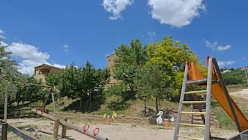 Children’s play area – outdoor