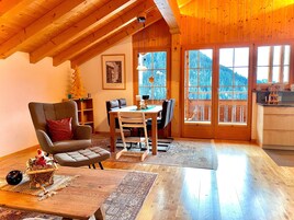 3 Zimmer Wohnung mit Balkon | Wohnbereich