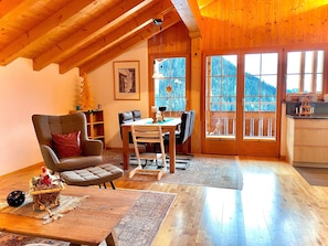 3 room apartment with balcony | Living area