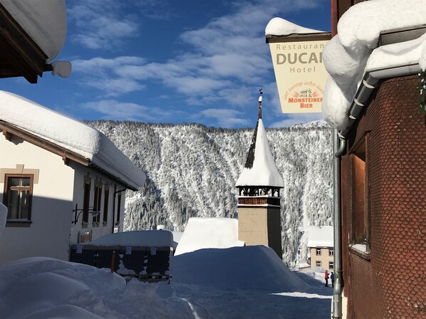 المنشأة من الخارج