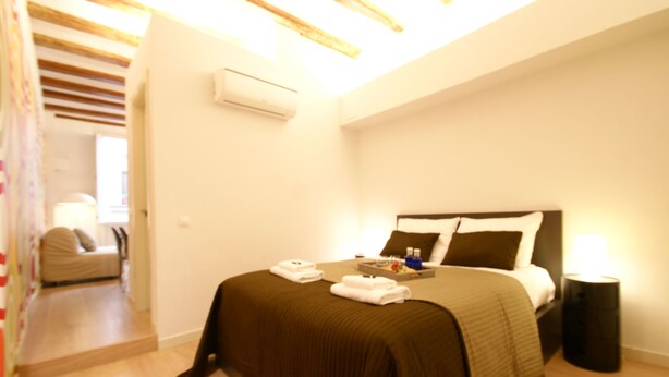 Studio (3 people) | In-room safe, laptop workspace, iron/ironing board, cribs (surcharge) - Pop Art Lofts (Barcelona)