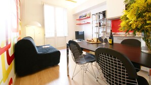 Studio (3 people) | Living room | Plasma TV - Pop Art Lofts (Barcelona)