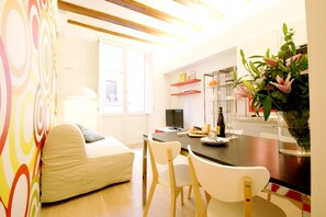 Studio (3 people) | Living area | Plasma TV - Pop Art Lofts (Barcelona)