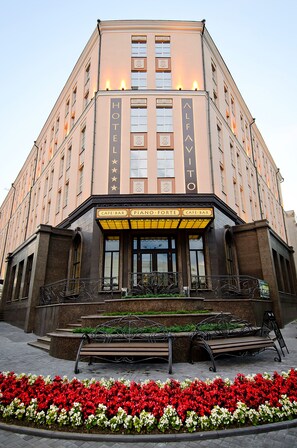 A hotel facade with a sign reading "HOTEL ALFAVITO" and "CAFE-BAR" indicating a dining area. - ALFAVITO Kyiv Hotel (Kyiv)