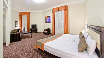 Hypo-allergenic bedding, minibar, in-room safe, desk