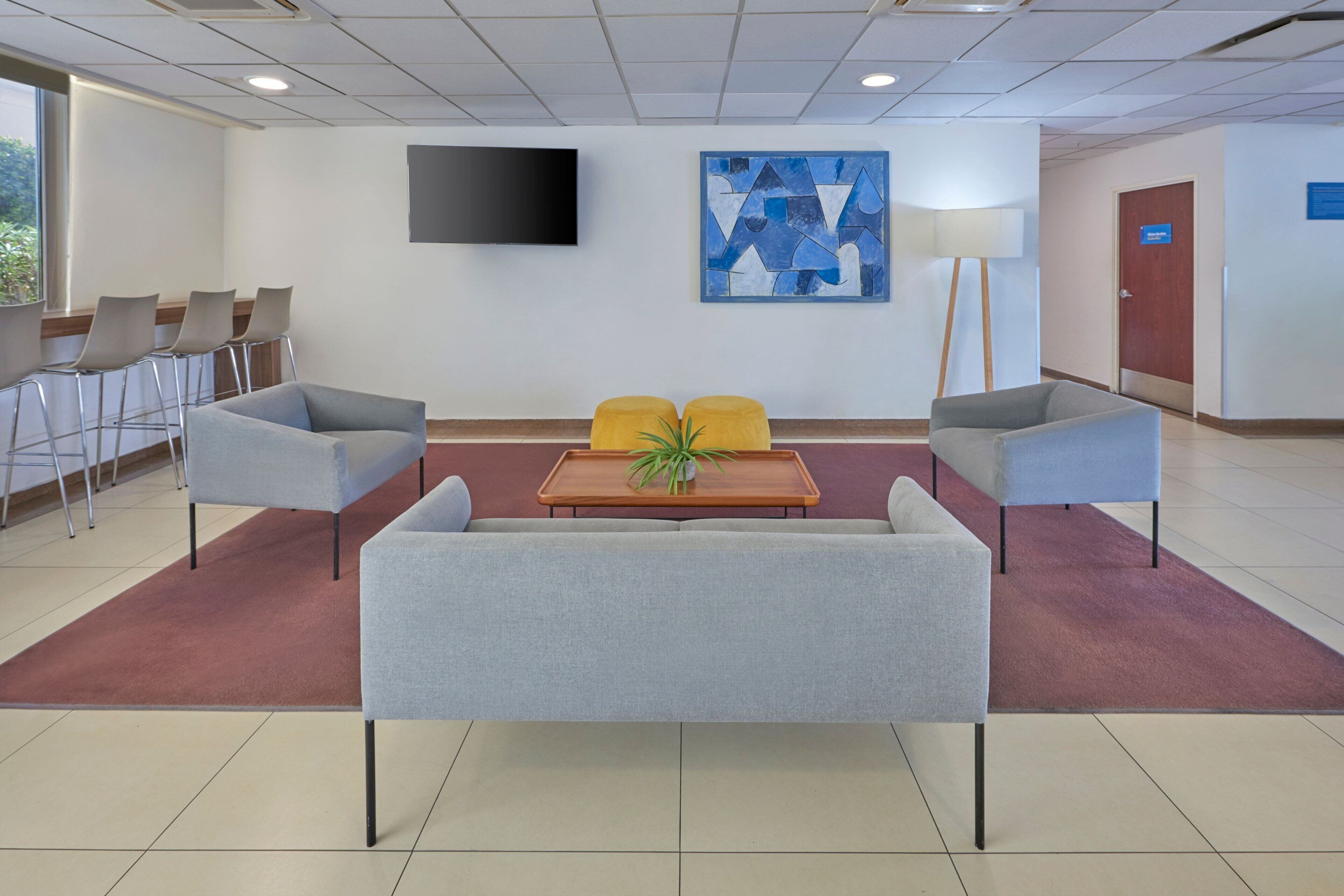 Lobby-lounge