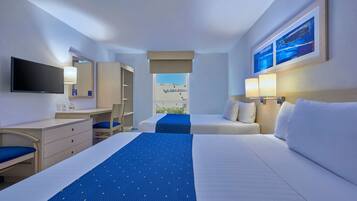 Habitación, 2 camas dobles | Escritorio, tabla de planchar con plancha, cunas gratuitas y wifi gratis