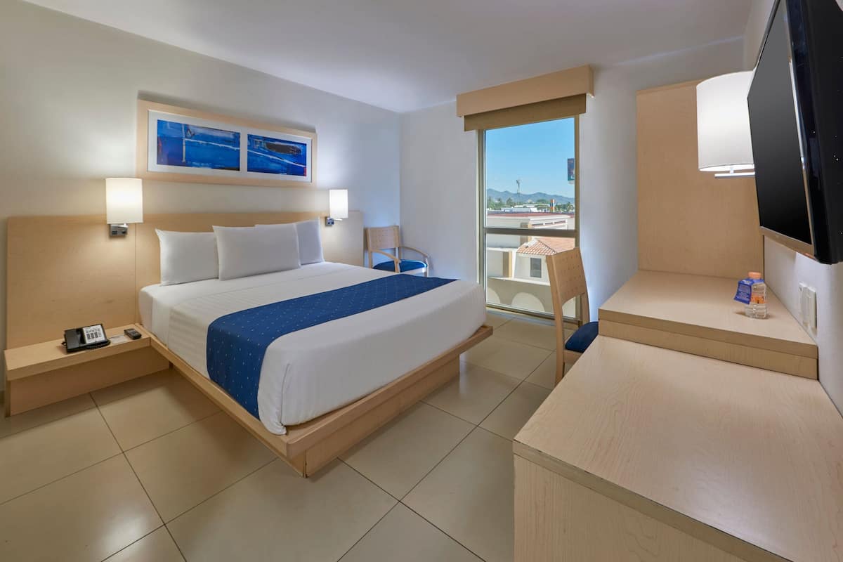 room, 1 queen bed, non smoking | 1 bedroom, desk, iron/ironing board, free cots/infant beds