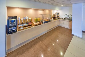 Free daily buffet breakfast  - City Express by Marriott Manzanillo (Manzanillo)