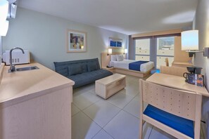Suite, 1 cama de matrimonio con sofá cama | Escritorio, tabla de planchar con plancha, cunas gratuitas y wifi gratis