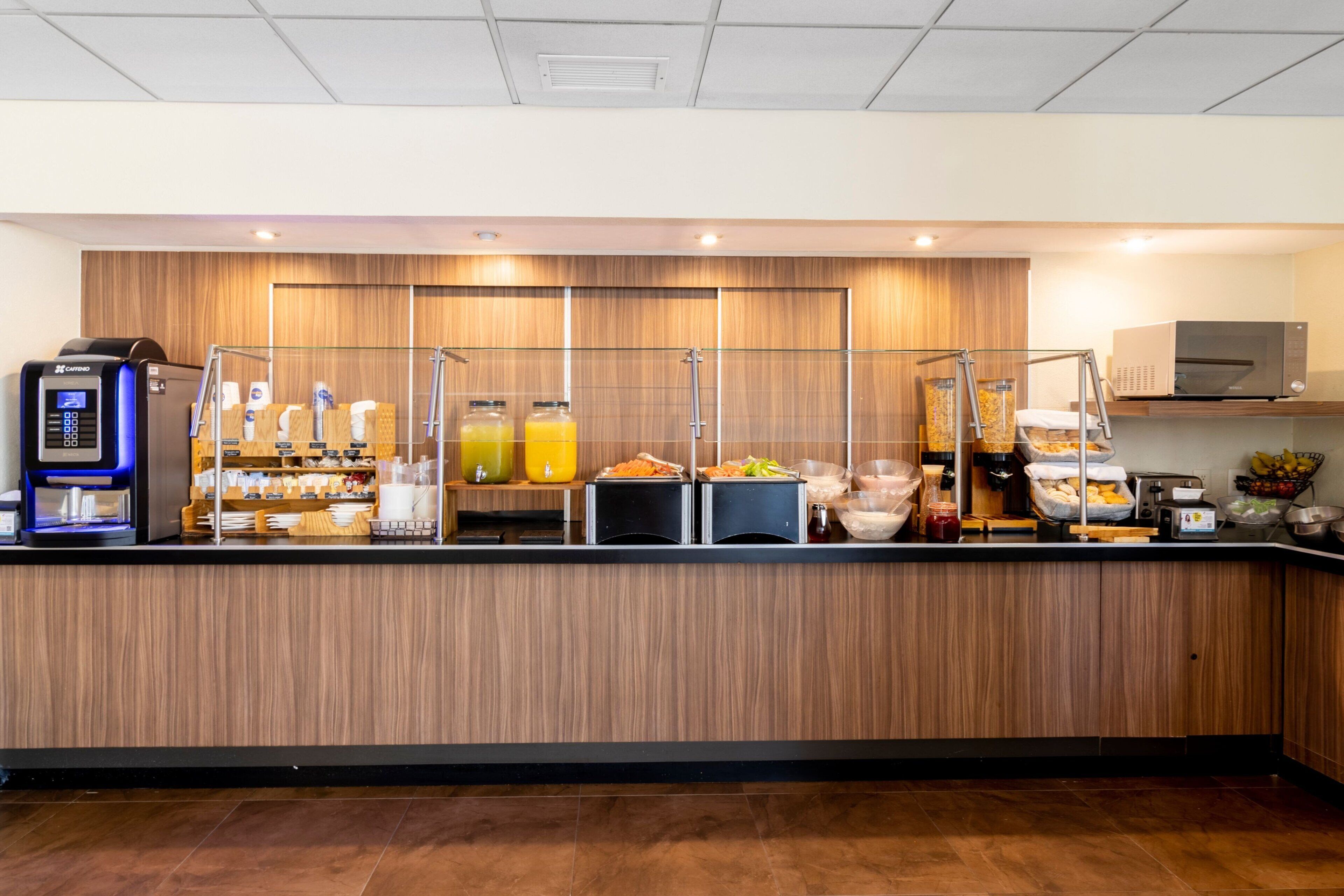 Petit déjeuner complet compris tous les jours