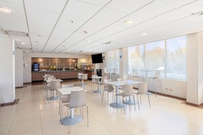 Tägliches inbegriffenes großes Frühstück