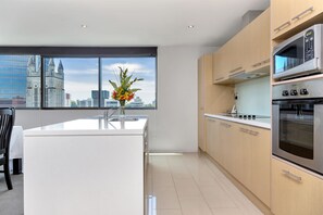 Executive-Apartment, 2 Schlafzimmer, Nichtraucher, Hafenblick | Eigene Küche | Wasserkocher mit Kaffee-/Teezubehör, Wasserkocher, Toaster