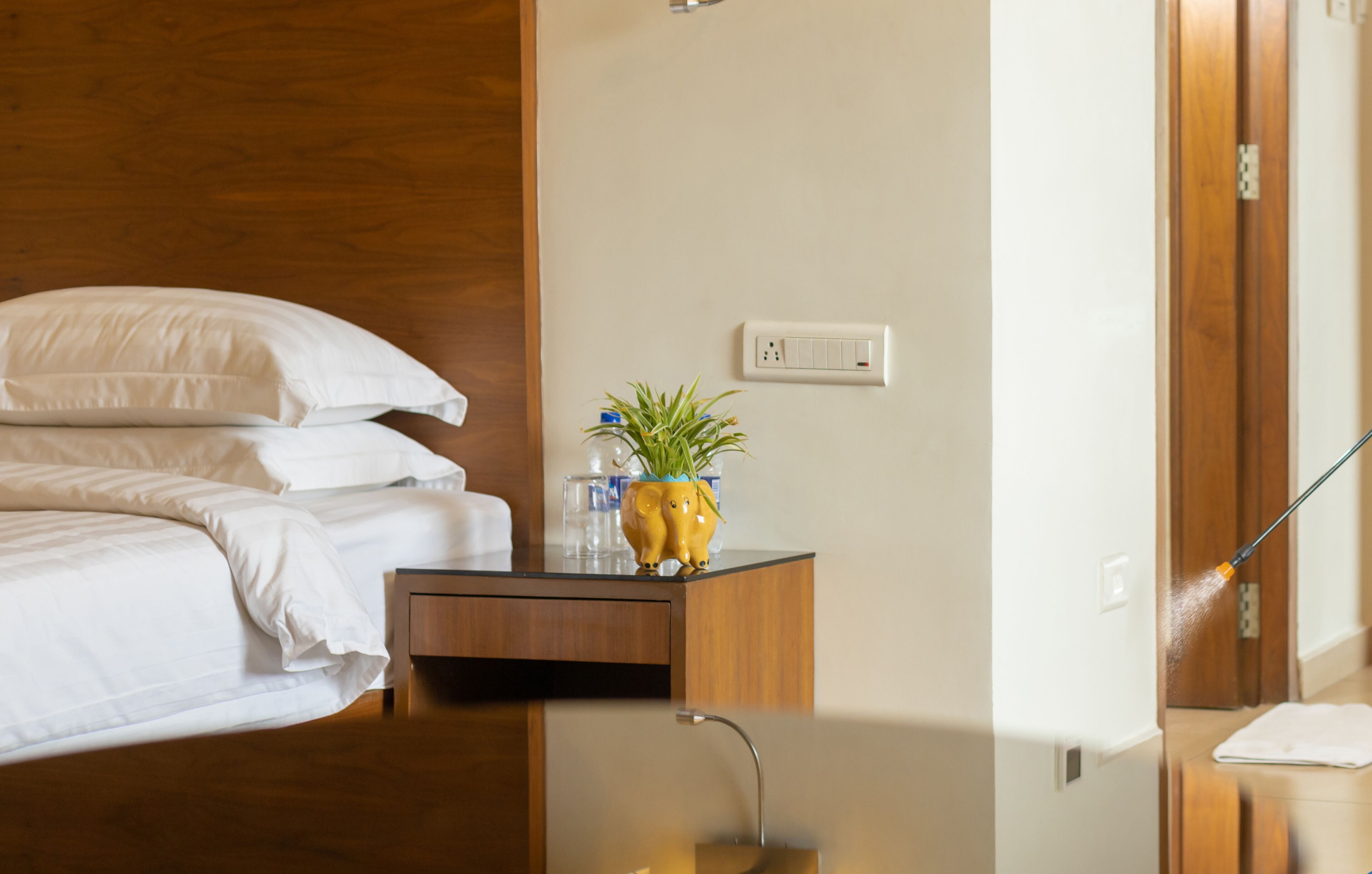 superior room, 1 king bed, smoking | minibar, in-room safe, desk, soundproofing