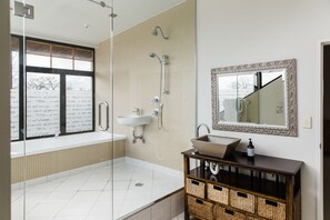 Standard Suite, Multiple Bedrooms, Non Smoking, Kitchenette (Tree Tops Apartment) | Jetted bathtub