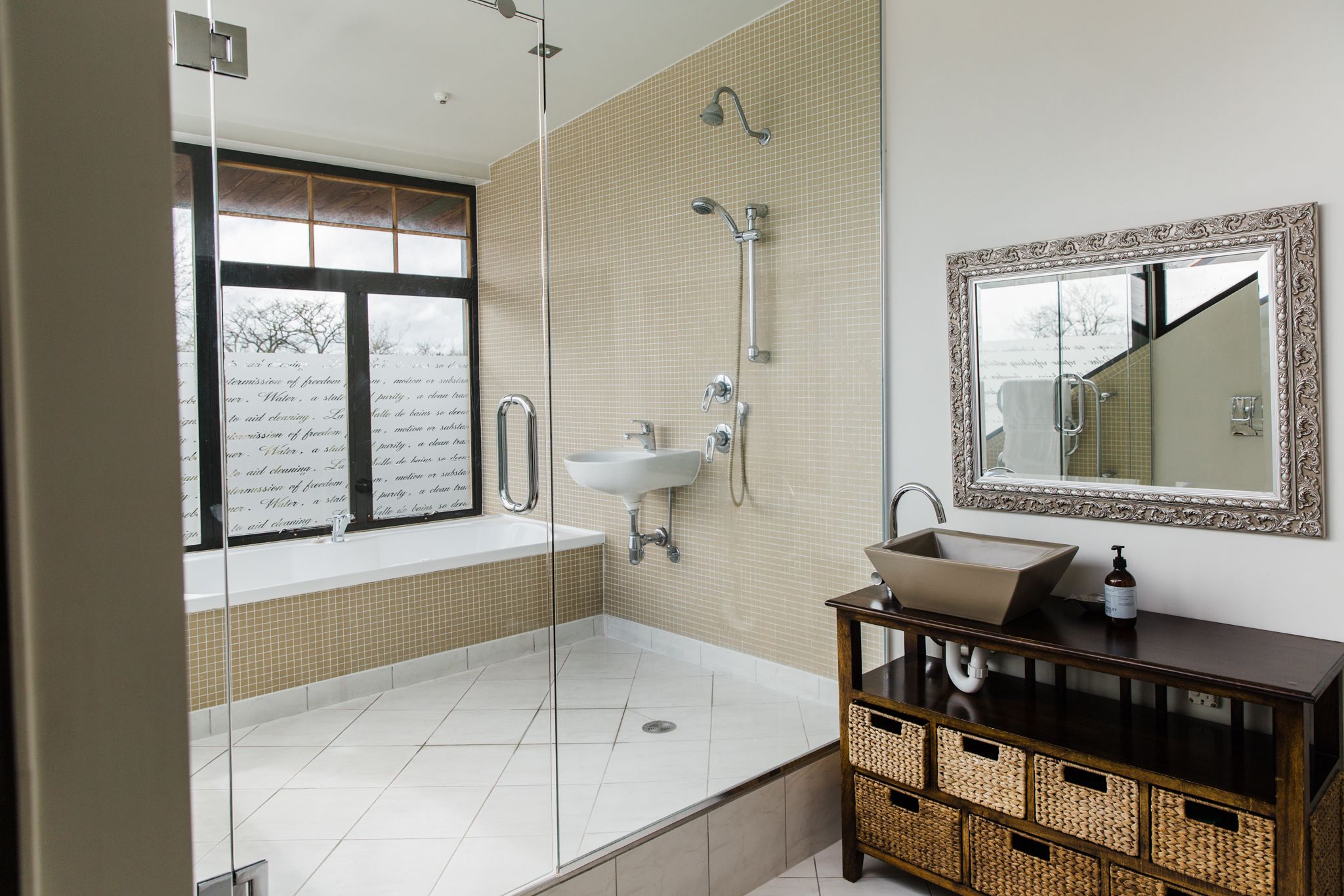 standard suite, multiple bedrooms, non smoking, kitchenette (tree tops apartment) | bathroom amenities | free toiletries, hair dryer, towels, soap