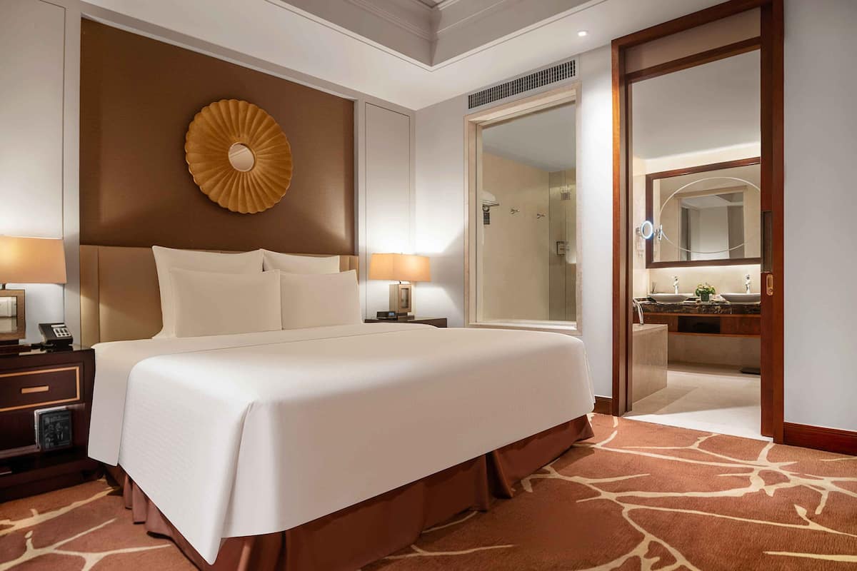 Junior Suite, 1 King Bed, Balcony, River View