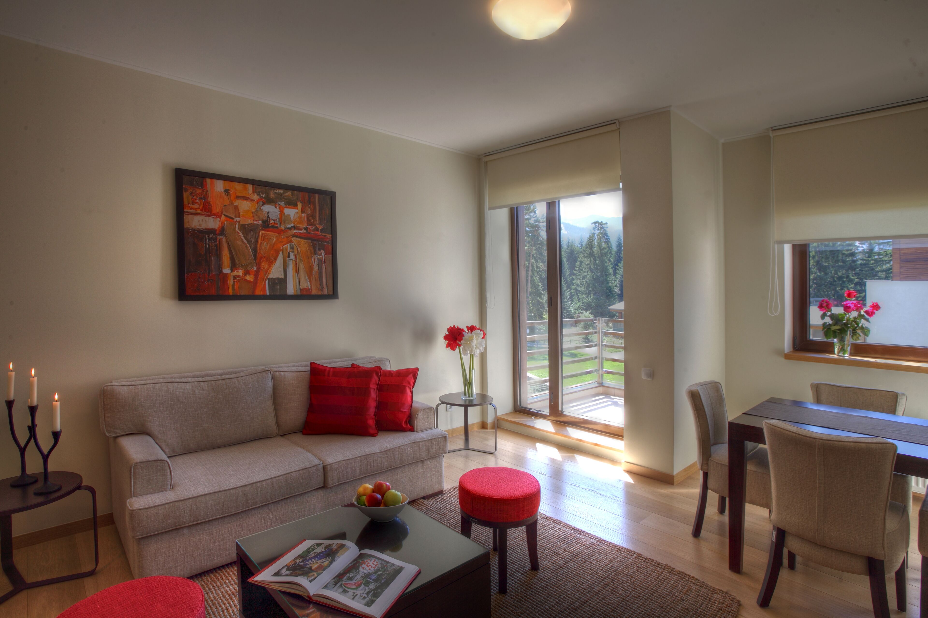 32-inch LCD TV with satellite channels, Smart TV