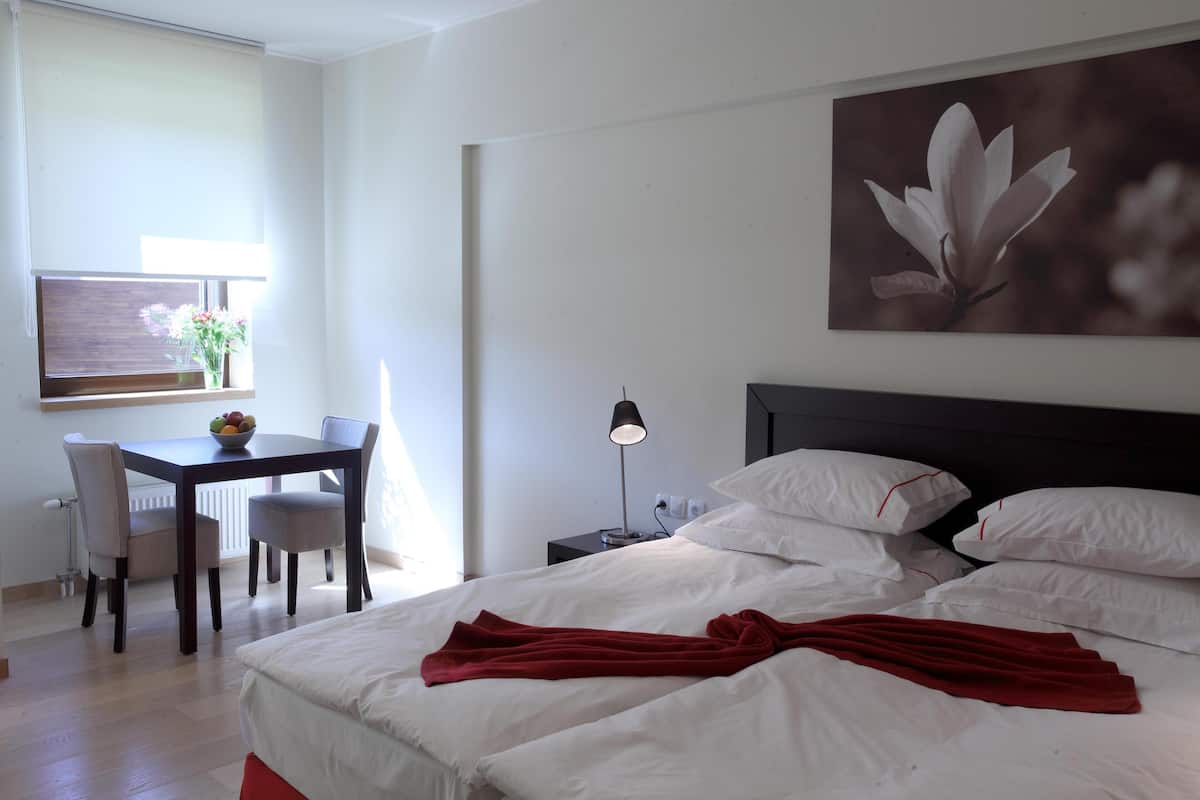 Premium bedding, down comforters, in-room safe, desk