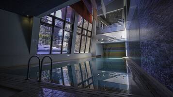 Couples treatment rooms, sauna, steam room, massages