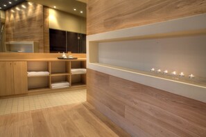 Couples treatment room(s), sauna, steam room, massages