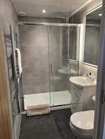 Comfort Double Room, Ensuite, Courtyard View