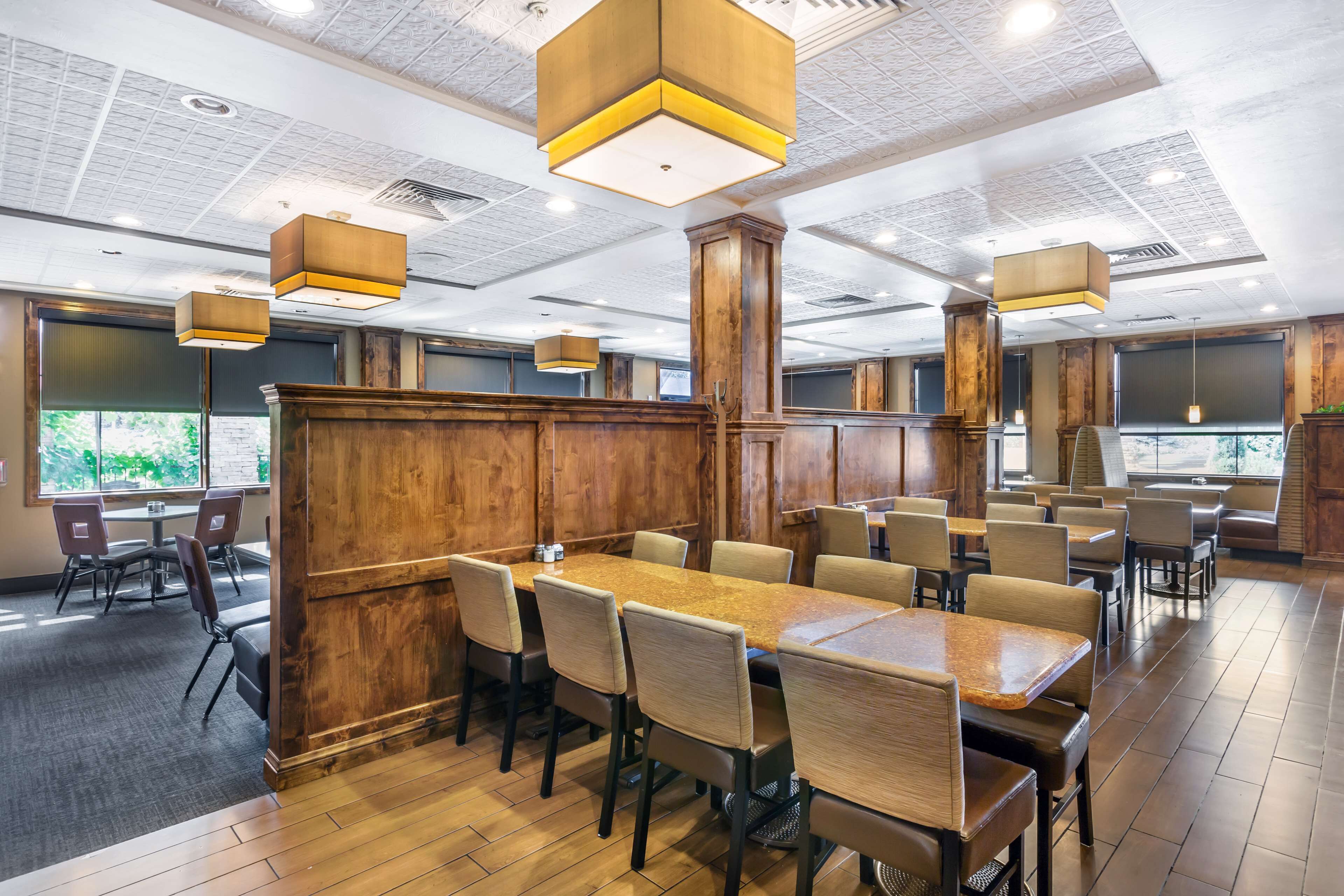 breakfast, lunch and dinner served