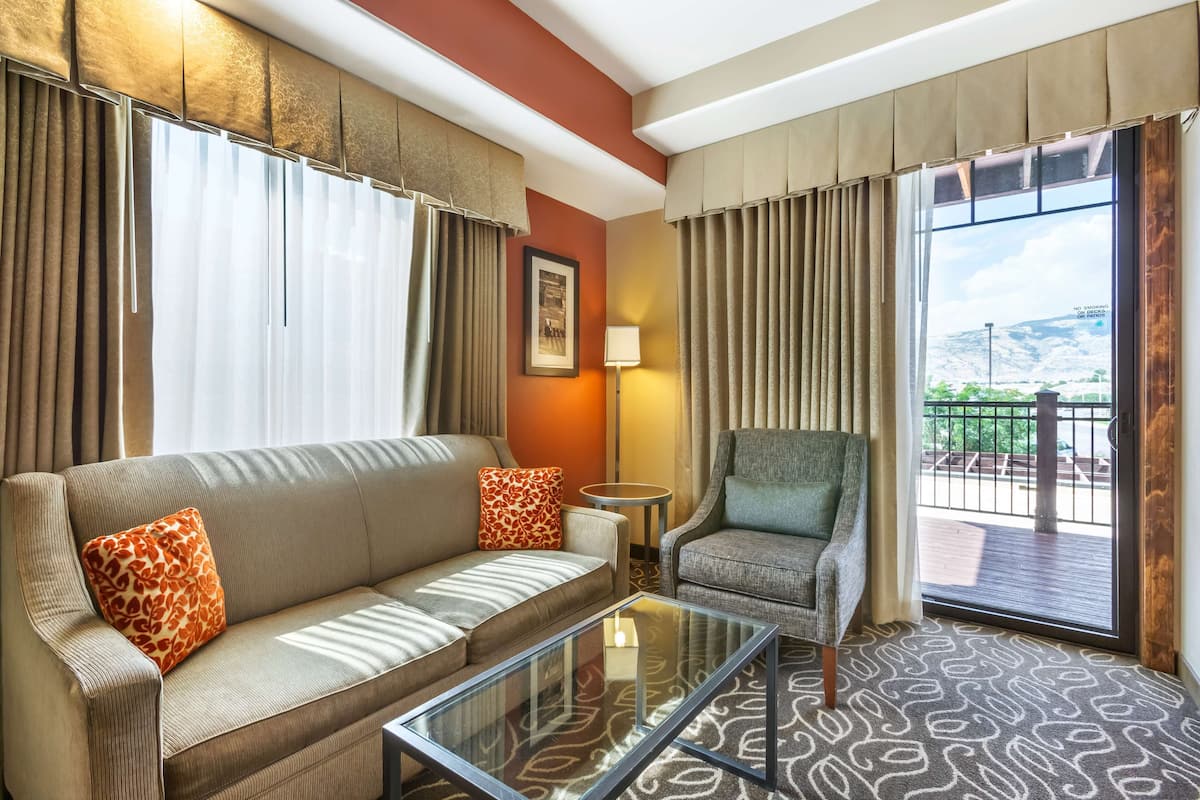 Desk, blackout curtains, iron/ironing board, free WiFi