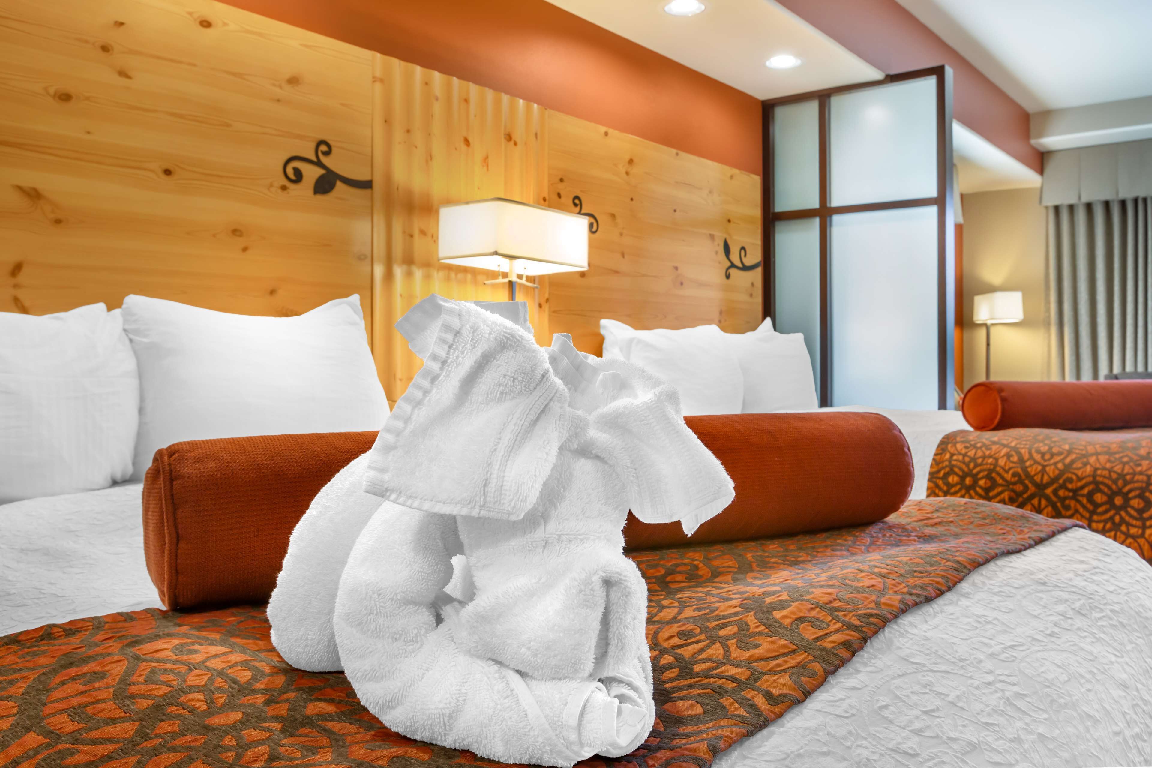 desk, blackout curtains, iron/ironing board, free wifi