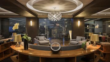 Junior Suite, 1 King Bed | Executive lounge