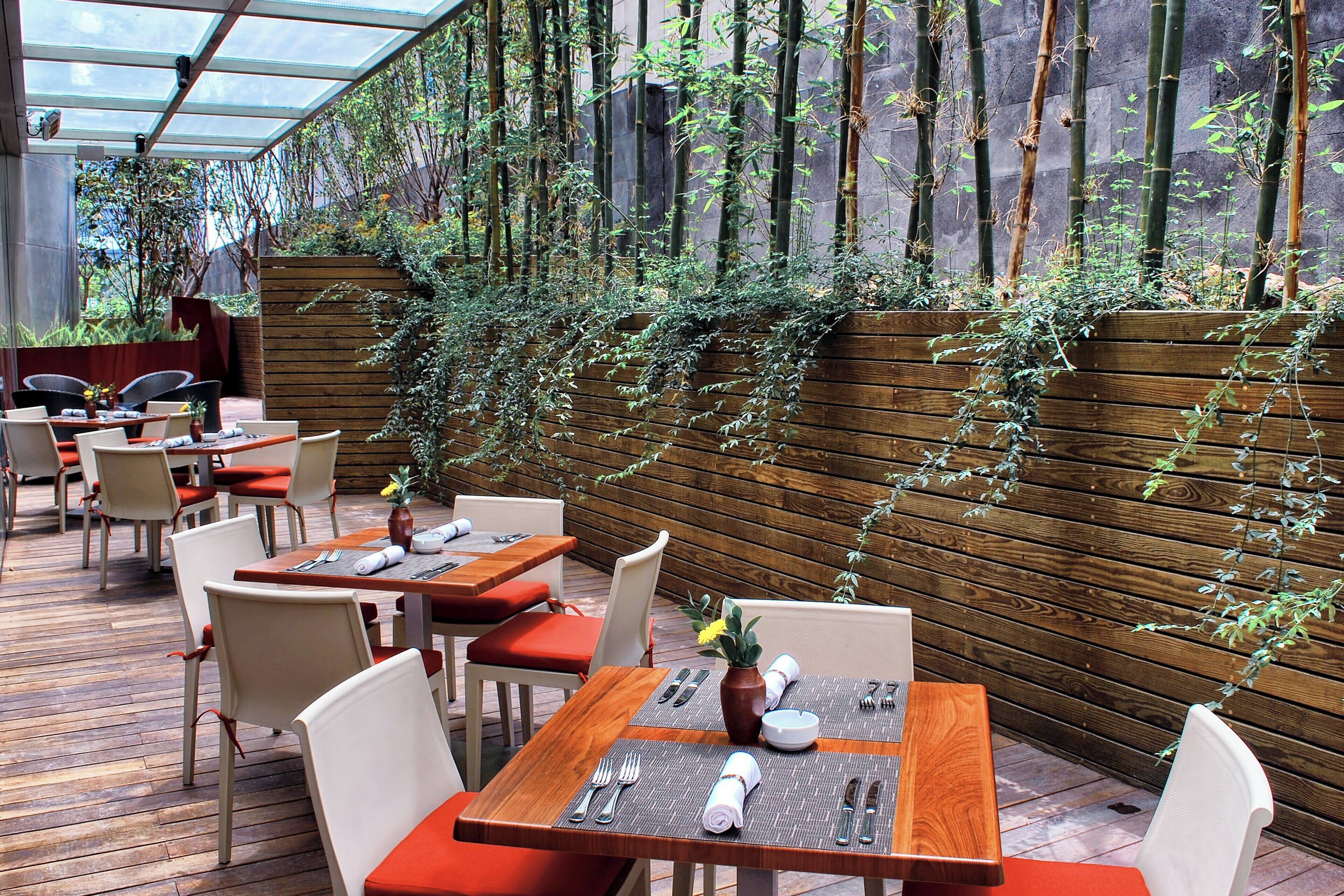 2 restaurants, breakfast, lunch, dinner served; italian cuisine