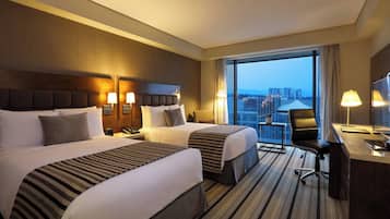 Habitación ejecutiva, 2 camas dobles, vistas a la ciudad | Sábanas de algodón egipcio y ropa de cama de alta calidad