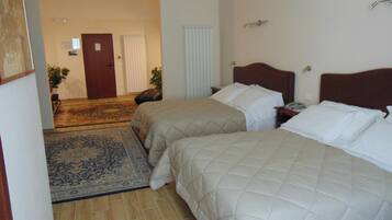 Dundyner, minibar, pengeskab på værelset, individuel indretning