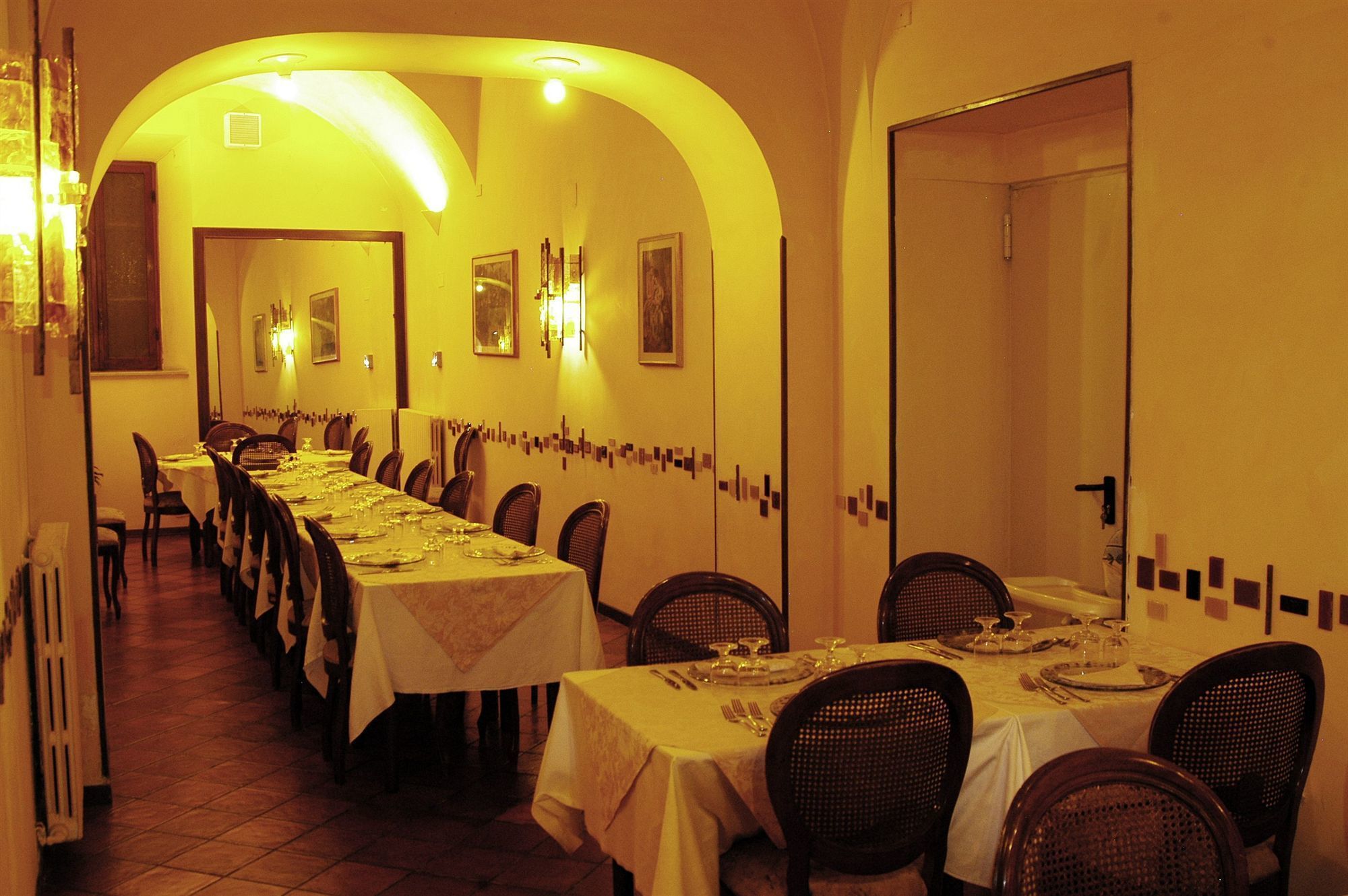 lunch and dinner served