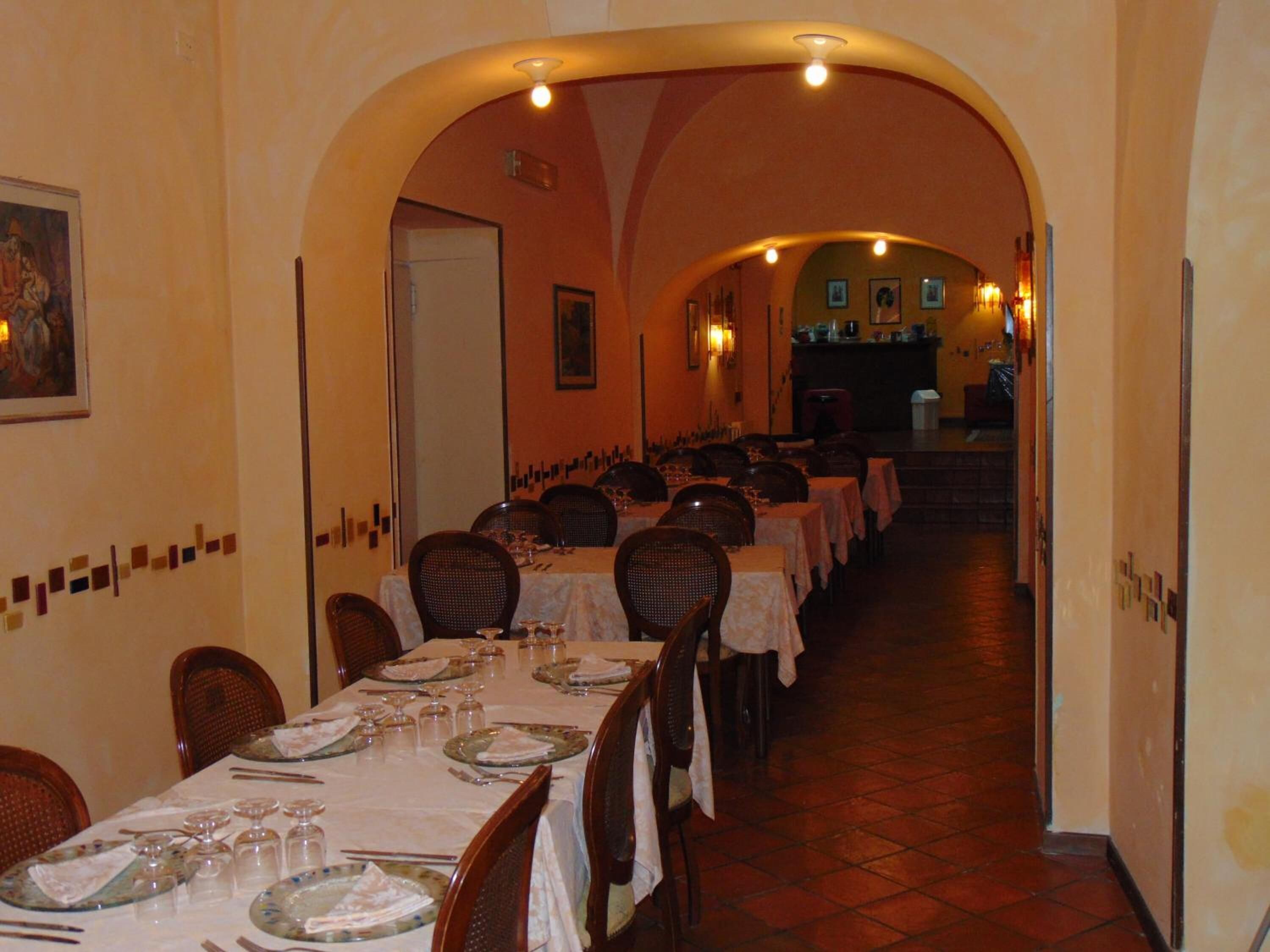 lunch and dinner served