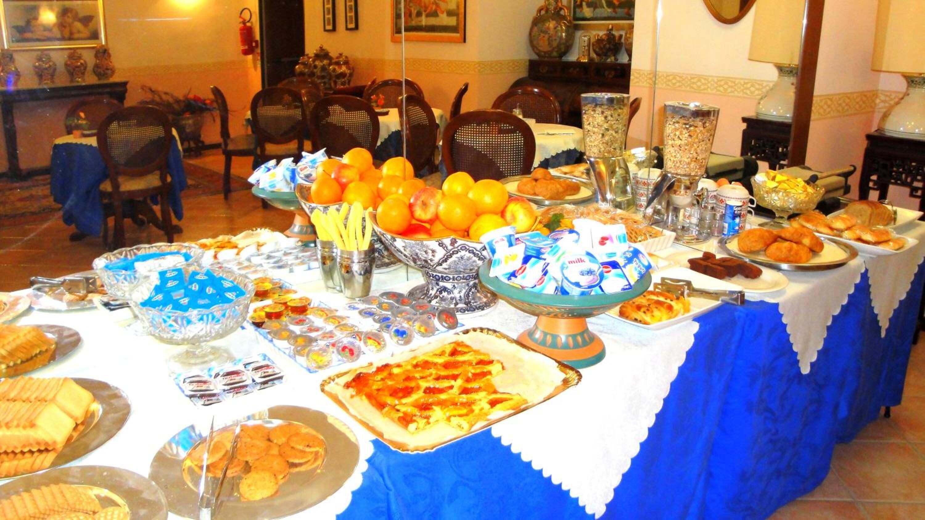 lunch and dinner served