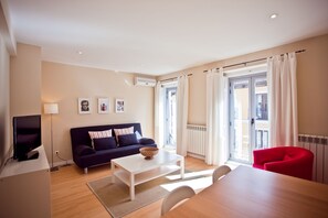 Family Apartment, 1 Bedroom, Balcony | Egyptian cotton sheets, premium bedding, down comforters - Apartment in the Centre (Madrid)