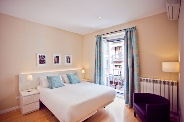 Egyptian cotton sheets, premium bedding, down comforters - Apartment in the Centre (Madrid)