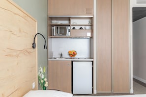 Studio, 1 Double Bed | Private kitchen
