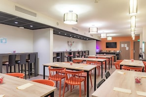 Daily buffet breakfast (EUR 13.9 per person)