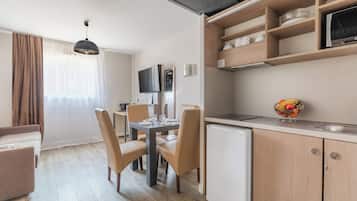 LÀgenhet | Eget kök | KylskÄp, mikrovÄgsugn, spishÀll och kaffe- och tebryggare
