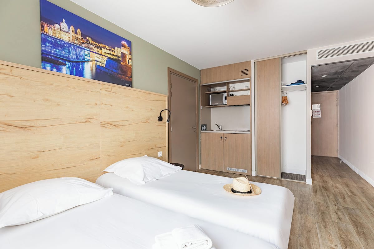 1 bedroom, premium bedding, in-room safe, desk