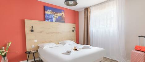 Departamento | Ropa de cama de alta calidad y caja de seguridad en la habitación