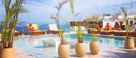 Outdoor pool, sun loungers